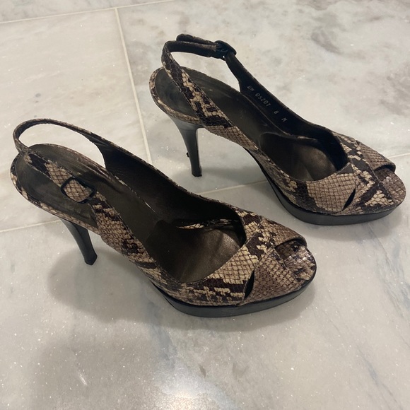 Stuart Weitzman size 8.5 snakeskin print platform shoes. 4”’heels. - Picture 1 of 4